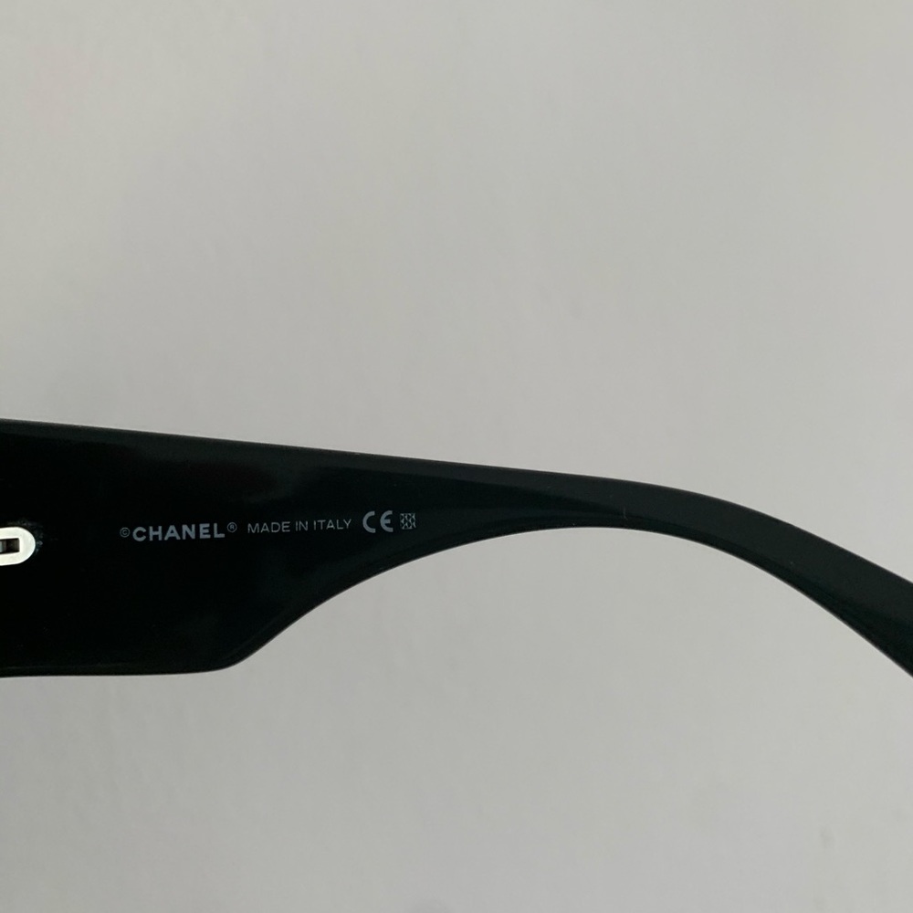 Chanel sunglasses - Picture 4 of 6